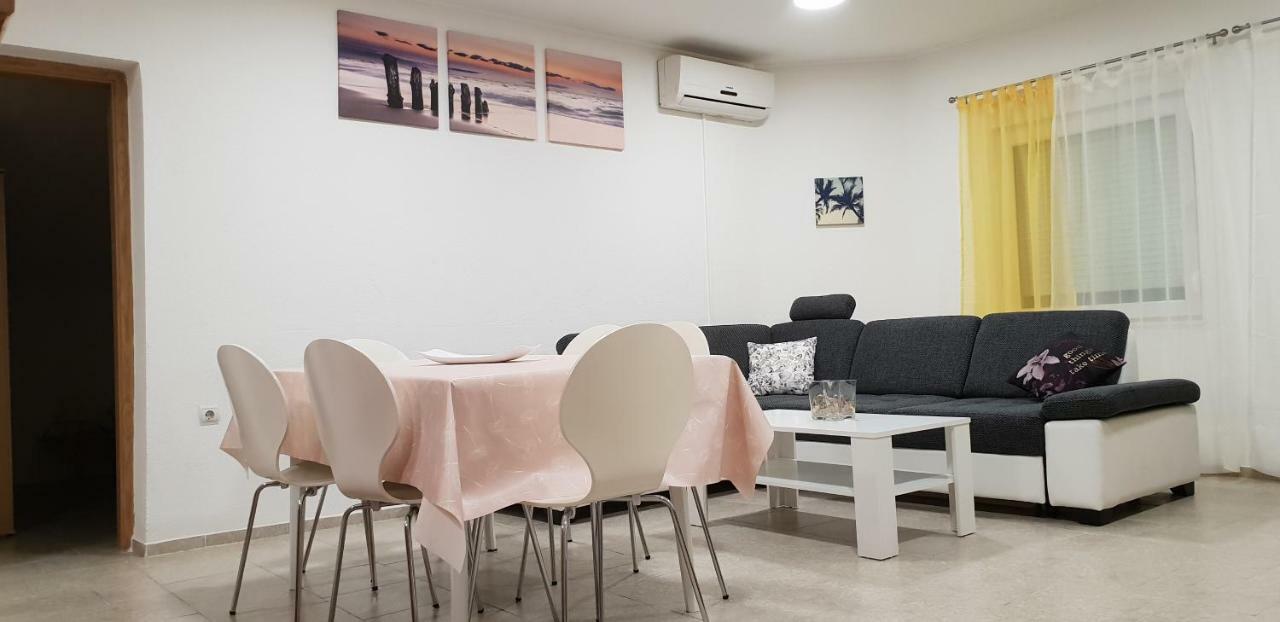 Apartma Jelka Novigrad Istria Exteriör bild